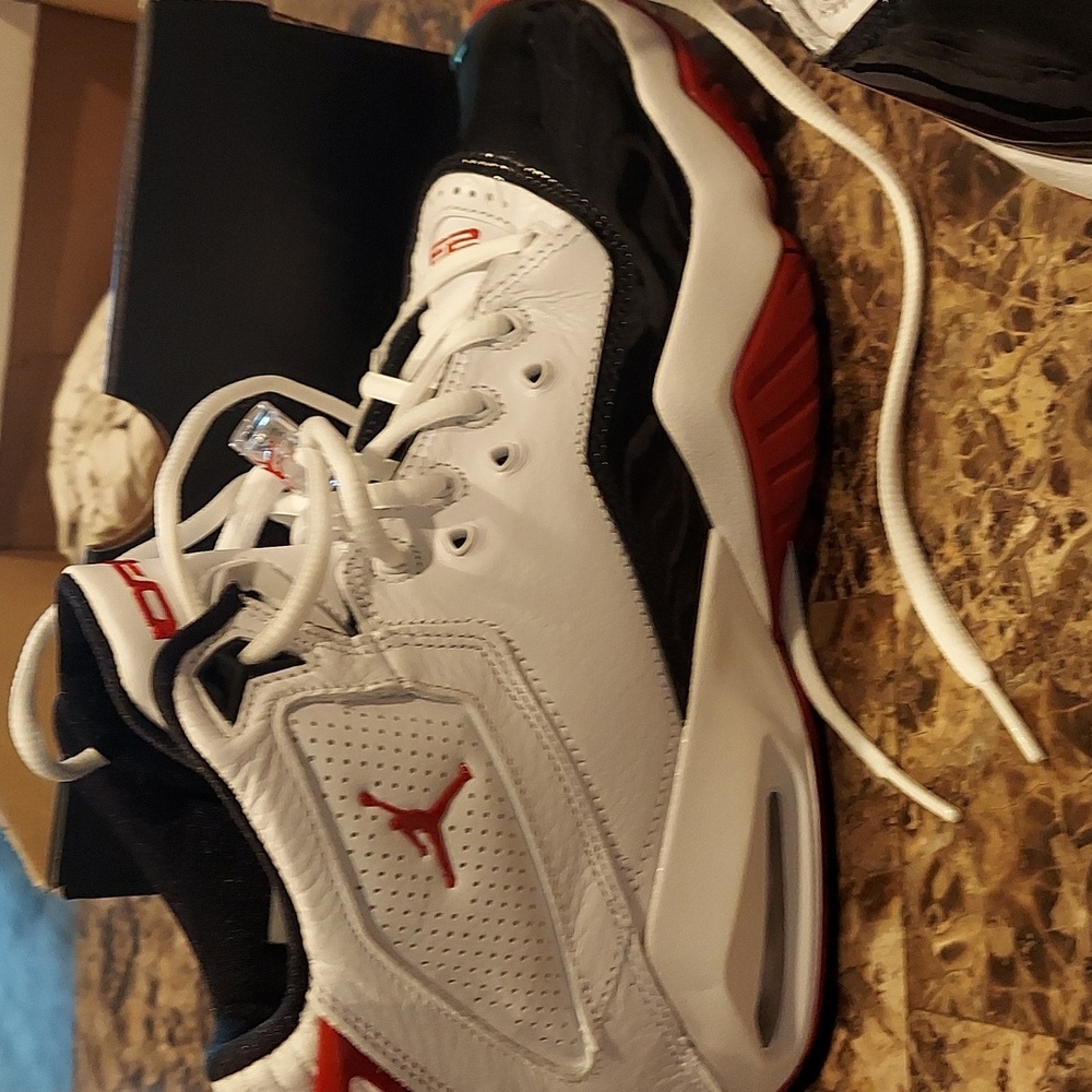 NWOT Air Jordan loyals - Picture 2 of 5